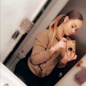 Meet your Posher, Emilee